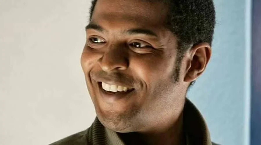 Доктор Кто упустил идеального злодея в Микки Смите 20 лет назад